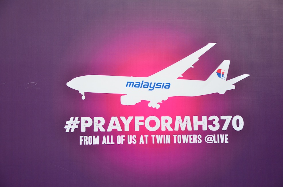 #PrayForMH370 